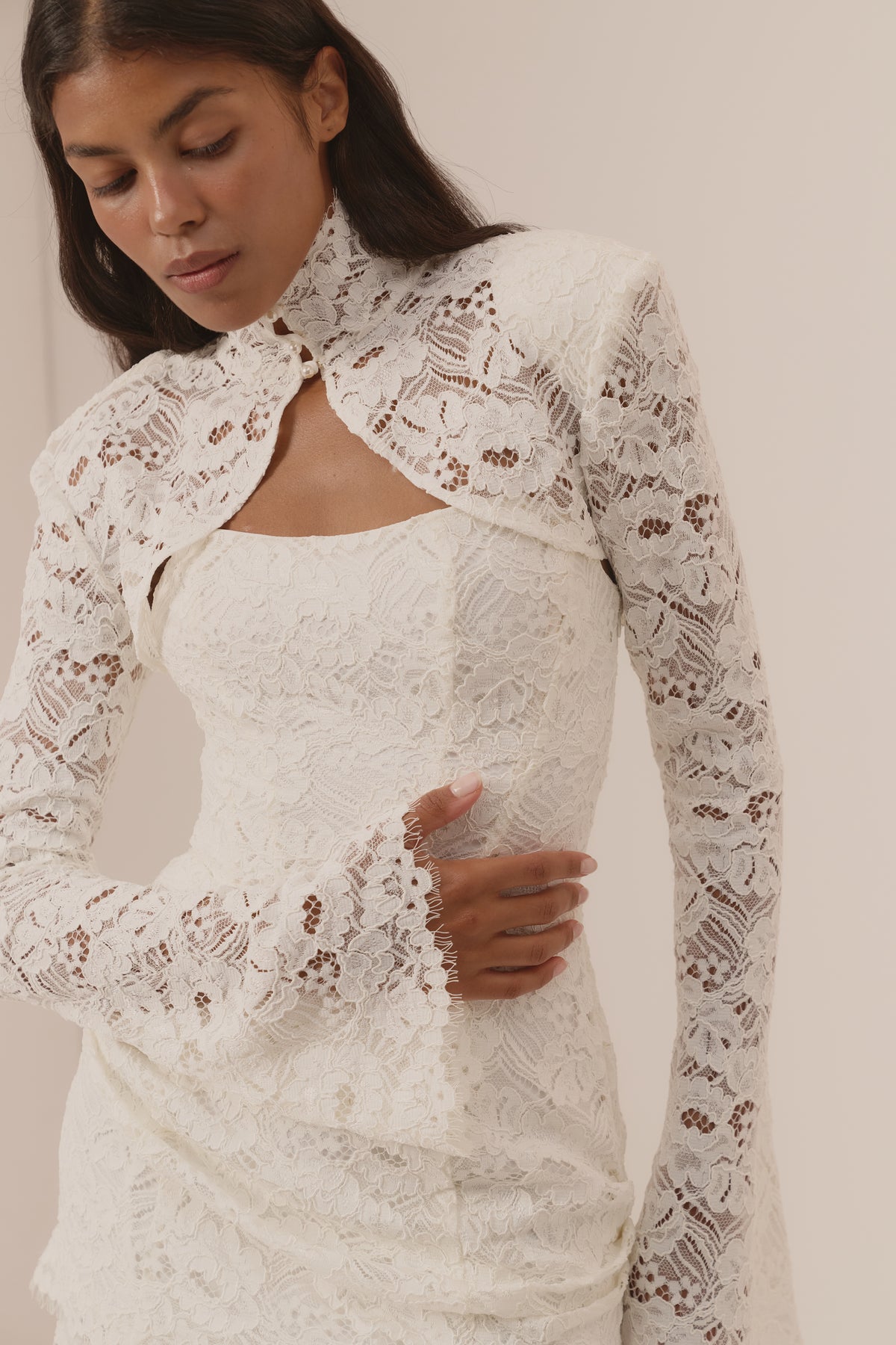 White Lace Wedding Dress with Shrug - Camila Bridal Gown | therobeua White Lace Wedding Dress with Shrug - Camila Bridal Gown | therobeua